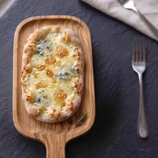 Pinsa Quattro formaggi