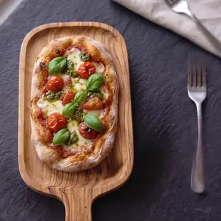 Pinsa Pesto e pachino