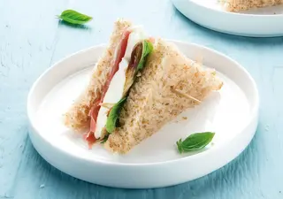1. Philadelphia, prosciutto crudo di Parma, insalata