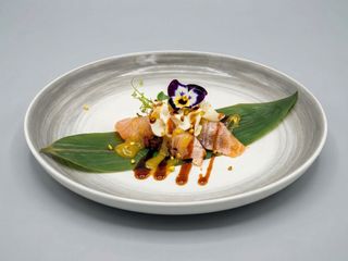 60-Nigiri sake scottato pistacchio - 2 pezzi
