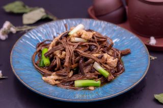 Fungo dell'albero del tè /茶树菇炒肉丝