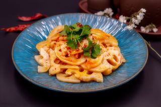 Insalata di fettine di radice di loto/爽脆藕片