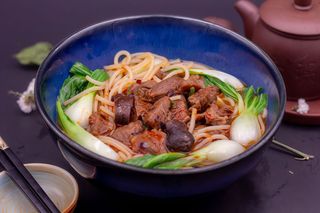 Spaghetti di riso al brodo con manzo/牛肉粗粉干
