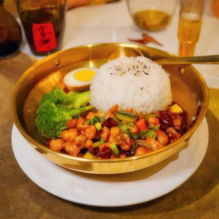 riso con pollo salsa piccante/宫保鸡丁盖饭
