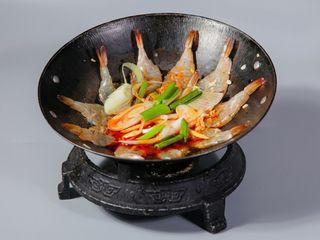 Scodella di fuoco con gamberoni e aglio