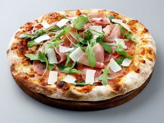 Pizza crudo rucola e grana