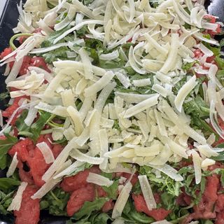 PANINO CARPACCIO DI VITELLO RUCOLA E SCAGLIE