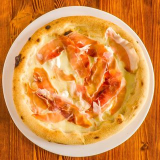 Pizza Crudo e burrata