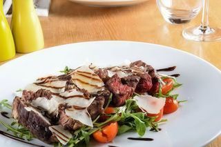 Tagliata rucola e parmigiano