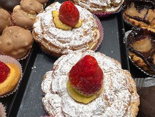 Zeppola crema e fragole