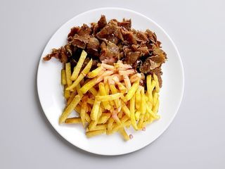 Döner kebap con patate