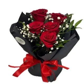 Bouquet di rose rosse con supporto
