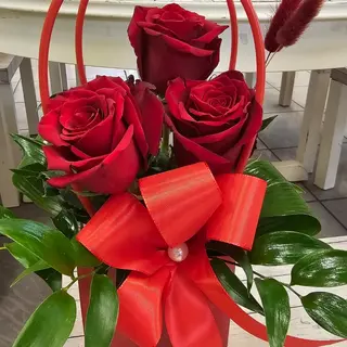 Borsetta di rose rosse