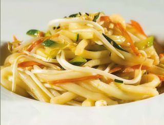 232. Yaki udon con verdure