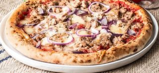 Pizza tonno e cipolla