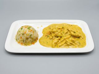 Straccetti di pollo al curry con riso basmati