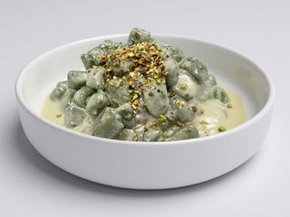 Gnocchi agli spinaci con gorgonzola e pistacchio