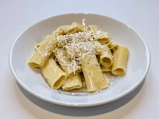 Rigatoni al cacio e pepe