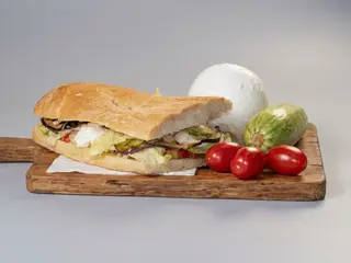 Vegetariano grigliato más grande