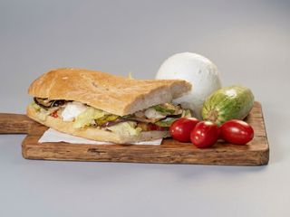 Vegetariano grigliato más grande