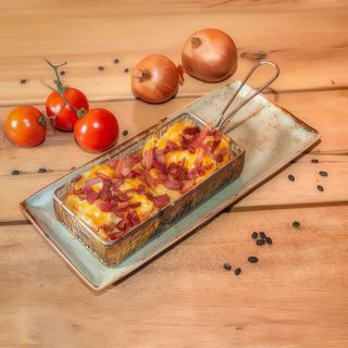 PATATINE/FRIES CON FORMAGGIO/CHEESE CHEDDAR & BACON