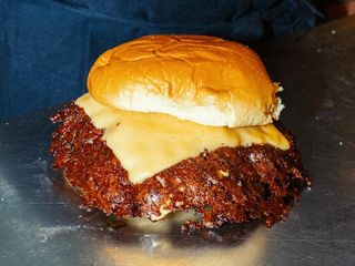 CHUCK'S SINGLE – FRIES – DRINK