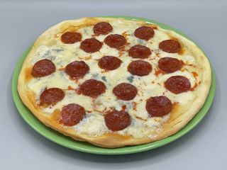 4 Formaggi rossa con salame piccante