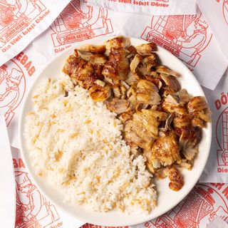 Piatto kebap con riso