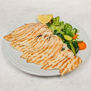 Petto di pollo ai ferri con verdure dell'orto