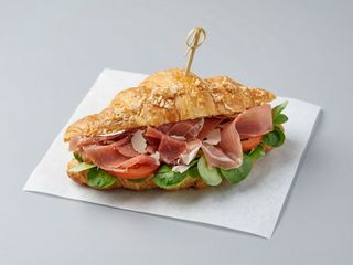 Croissant salato bresaola rucola/lattuga pomodoro e grana