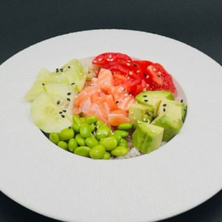 Poke salmone