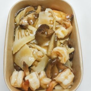 Gamberi con funghi e bambù