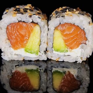 Ura Philadelphia Avocado salmone