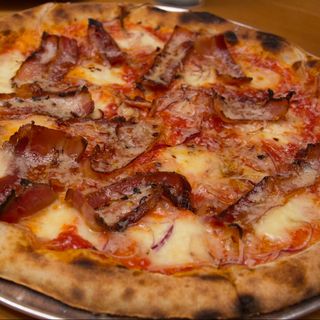 Amatriciana pizza