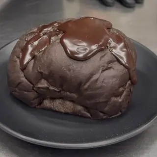 Brioche Nera con Cuore Caldo