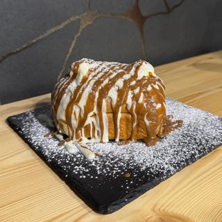 Brioche con crema al latte + 1 gusto special