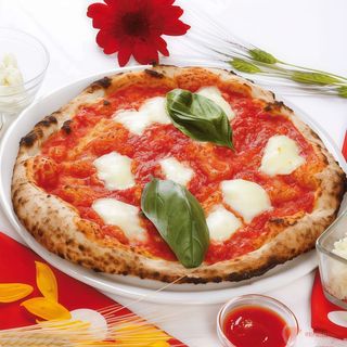 Pizza Margherita con bufala
