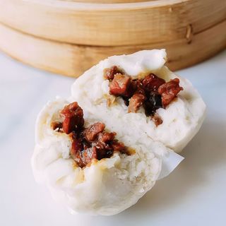 A03 Bao con ripieno di carne di maiale con barbecue al vapore