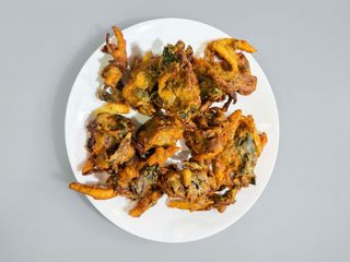 29. Pakora con cipolle e pastella di ceci