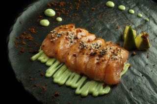 Salmone Tataki