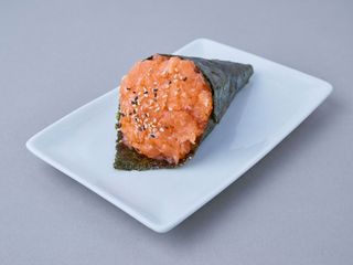 Temaki salmão picante