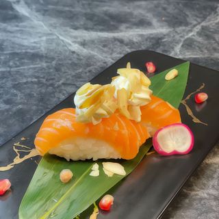 N2. Nigiri sake Philadelphia - 2 pezzi