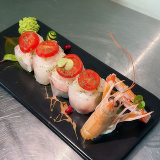 US15. Uramaki scampiroll - 4 pezzi