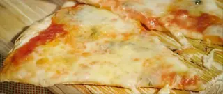 Pizza piatto 4 formaggi