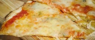 Pizza piatto 4 formaggi