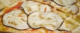 Pizza piatto melanzane