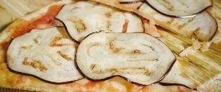 Pizza piatto melanzane