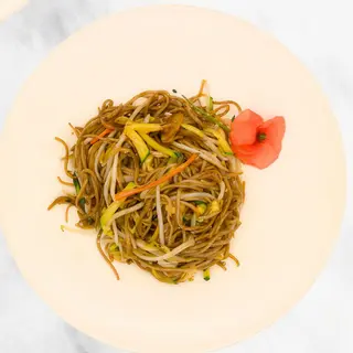 24. Soba con pollo e verdure