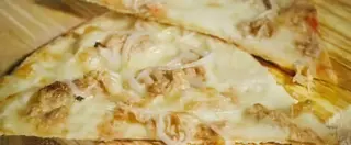 Pizza piatto tonno e cipolla