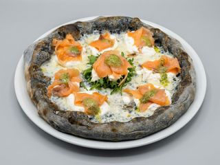 Salmone impasto al carbone vegetale